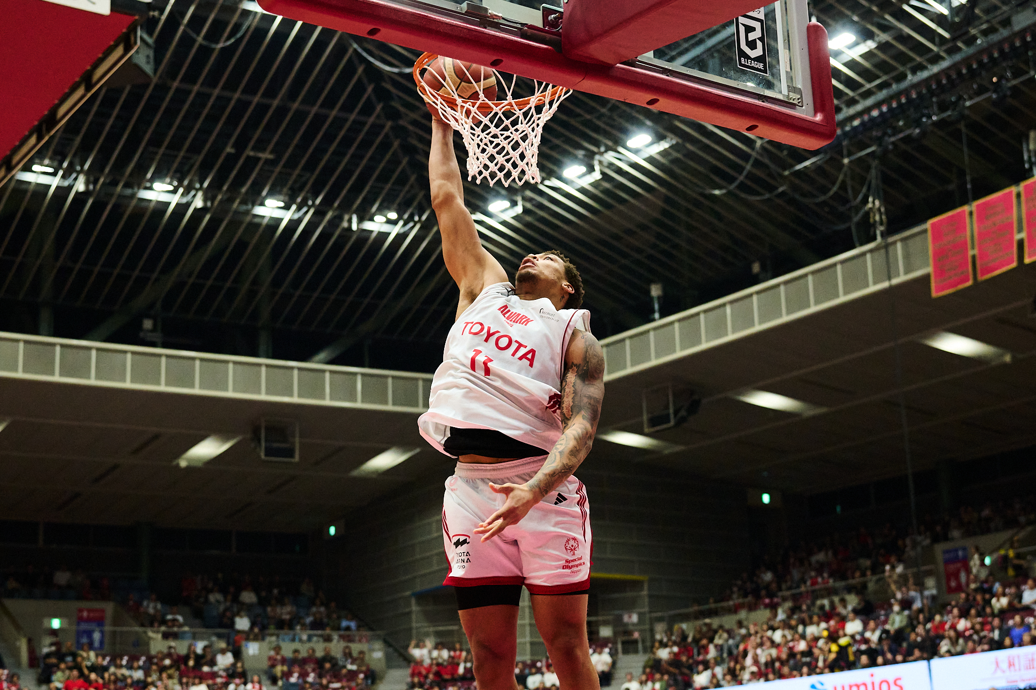 Alvark Tokyo Pulls Away in Second Half to Defeat Kawasaki Brave Thunders 94–82